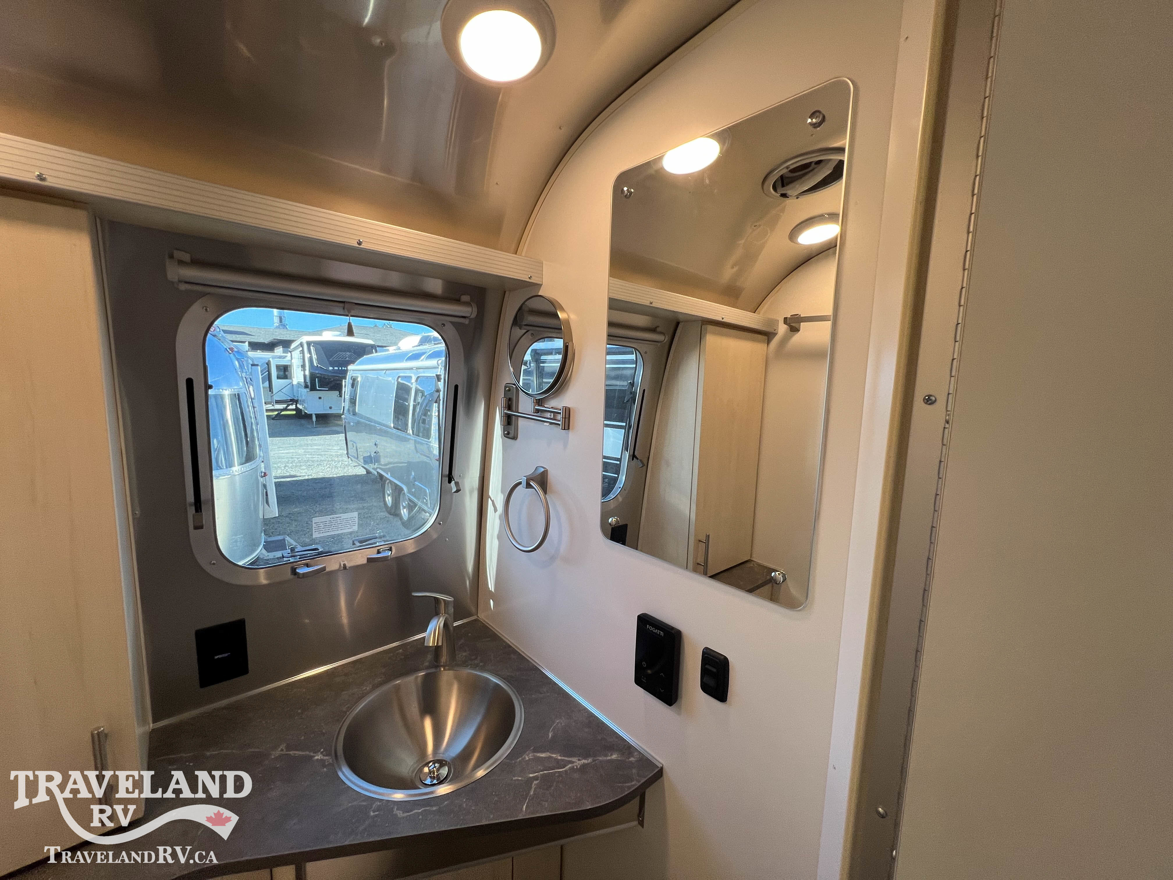 2026 Airstream Flying Cloud 25FB - Image 21