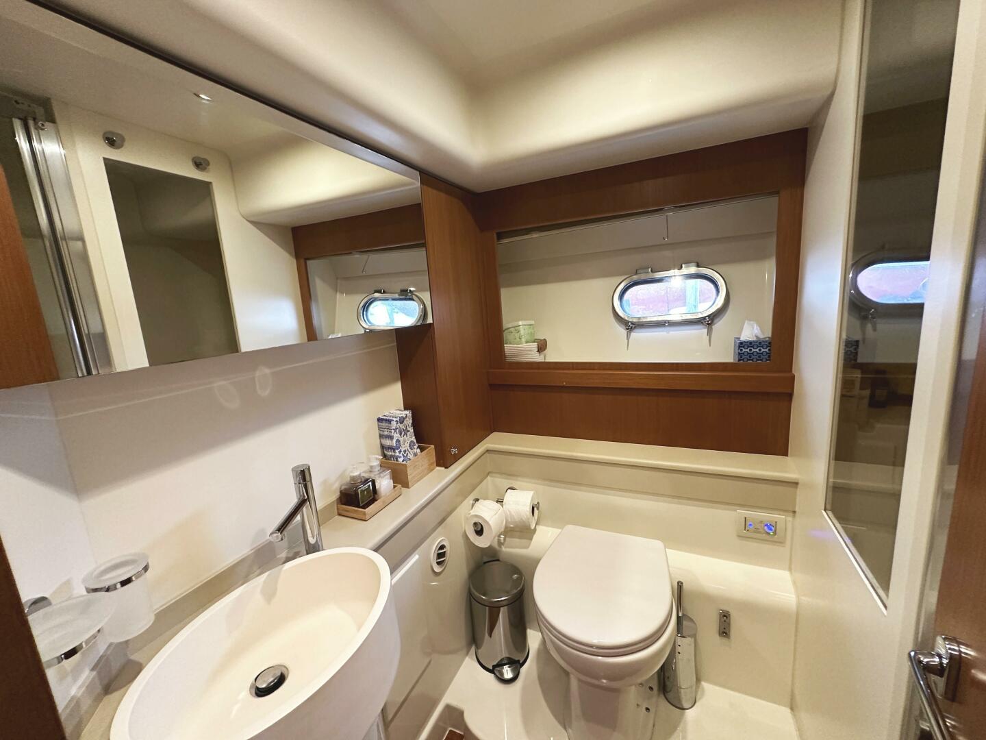 2014 Ferretti Yachts 530 - Image 29
