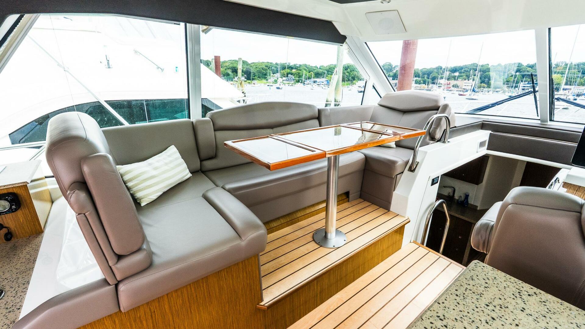 2013 CRUISERS 48 Cantius Base - Image 23