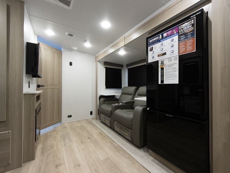 2025 Forest River Rockwood Mini Lite 2516S - Image 11