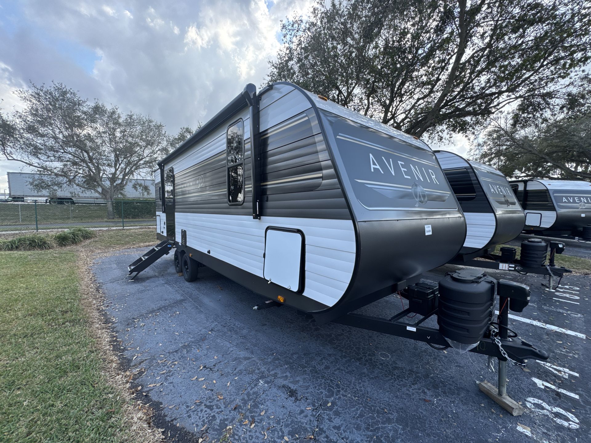 2025 Cruiser RV Avenir