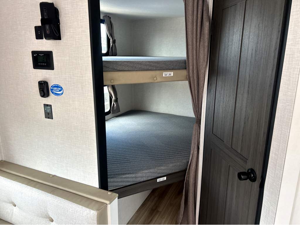 2026 VENTURE RV STRATUS 302VBH - Image 16