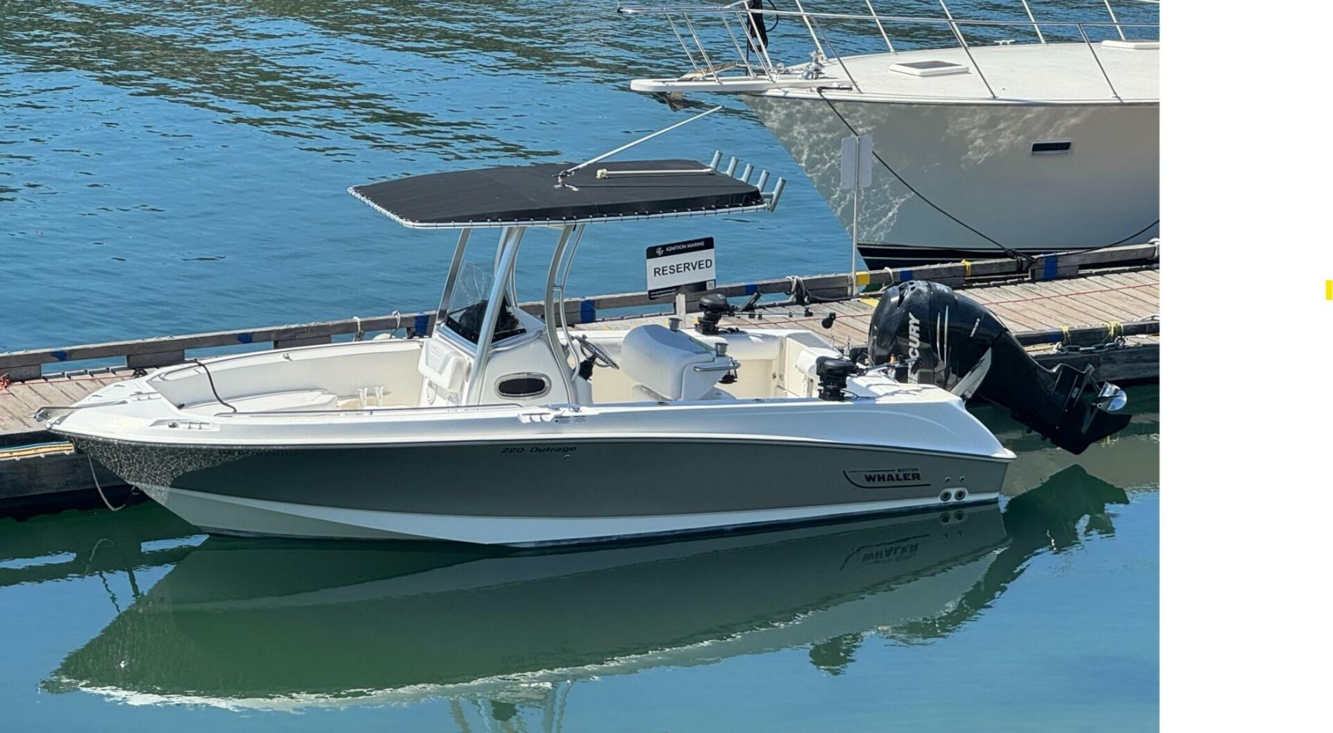 2014 Boston Whaler 220 OUTRAGE Base - Image 2