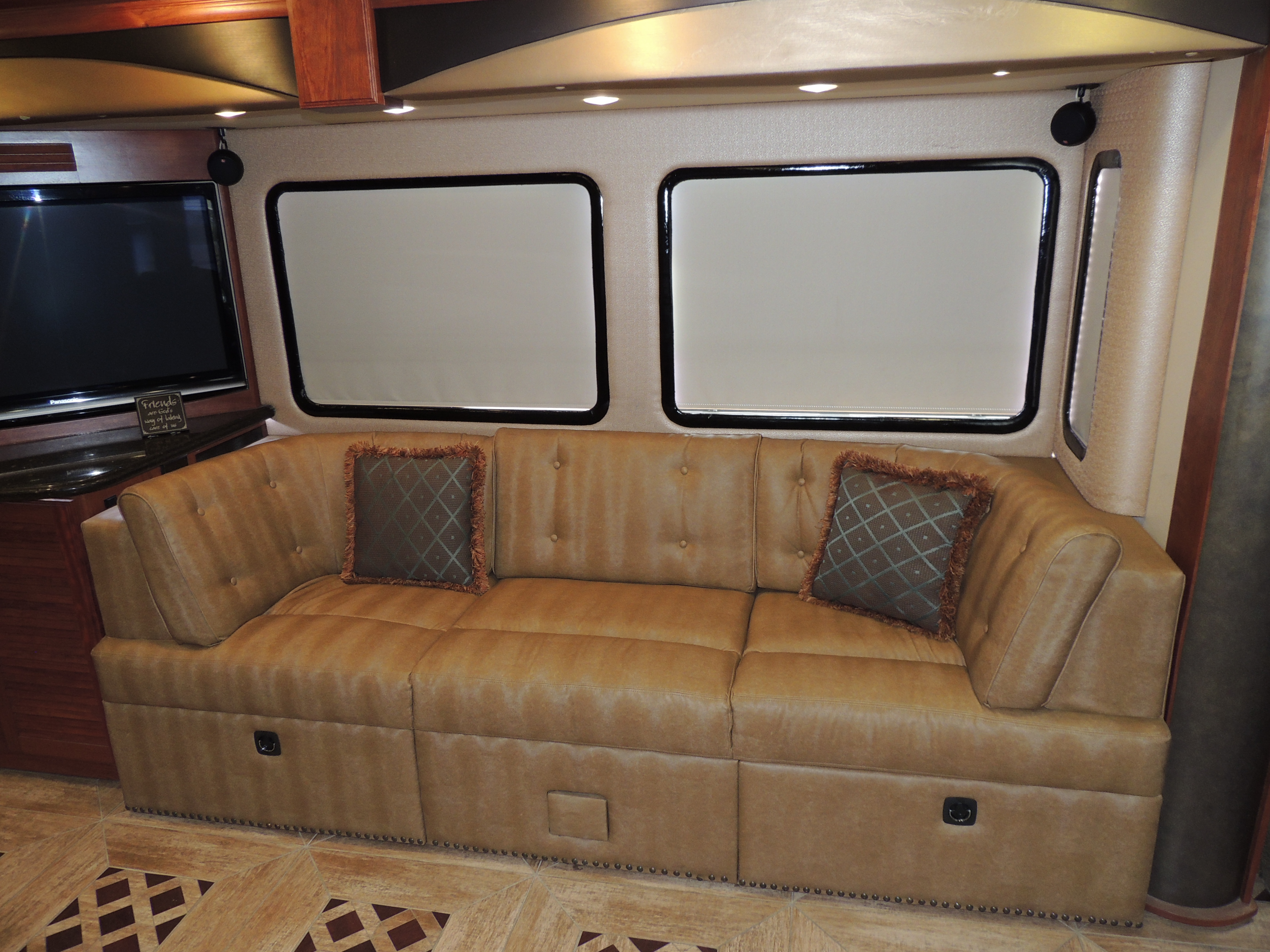 2010 Foretravel Phenix 45' Custom - exterior 7