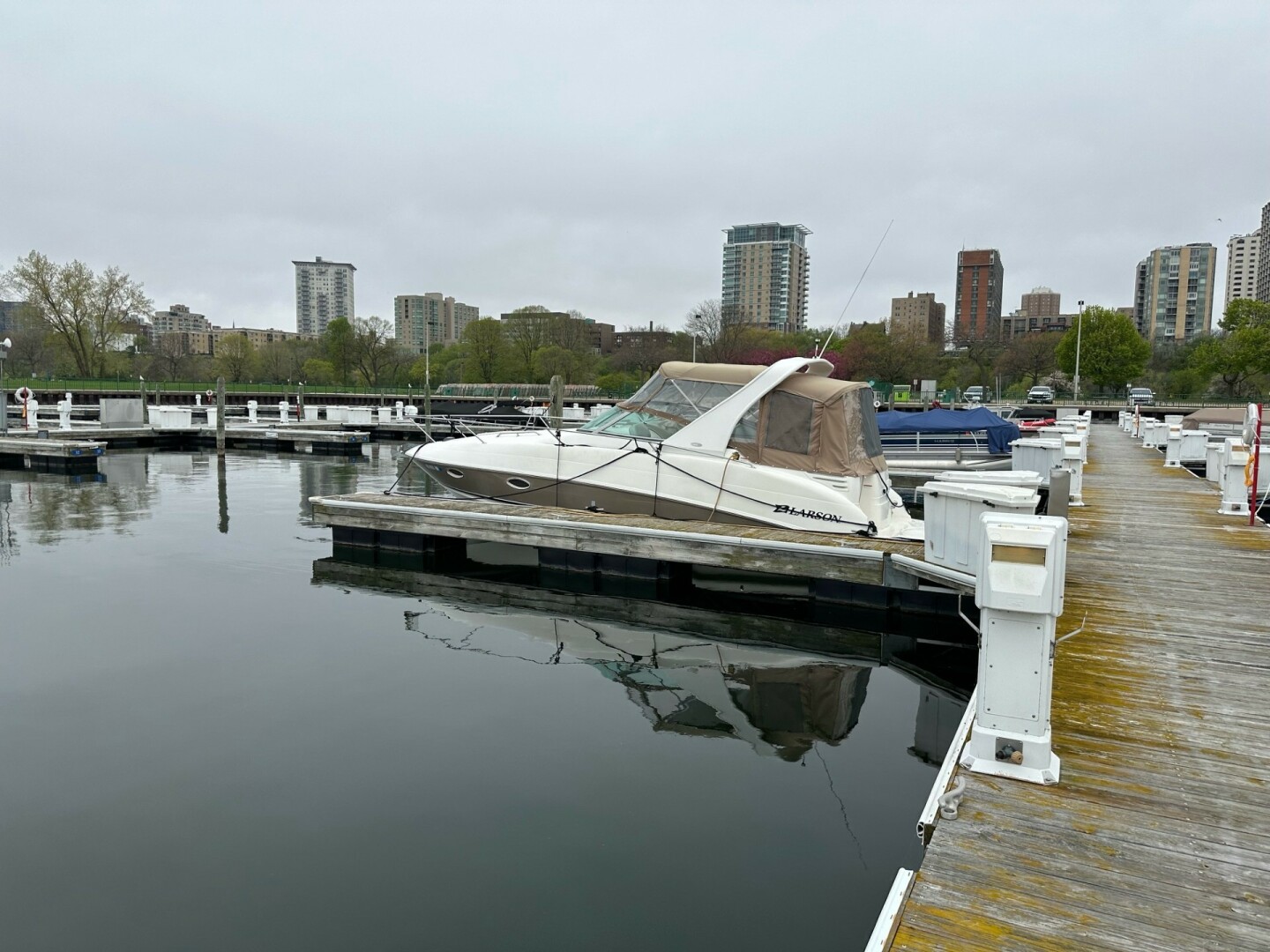 2006 Larson Cabrio 274 Base - Image 3