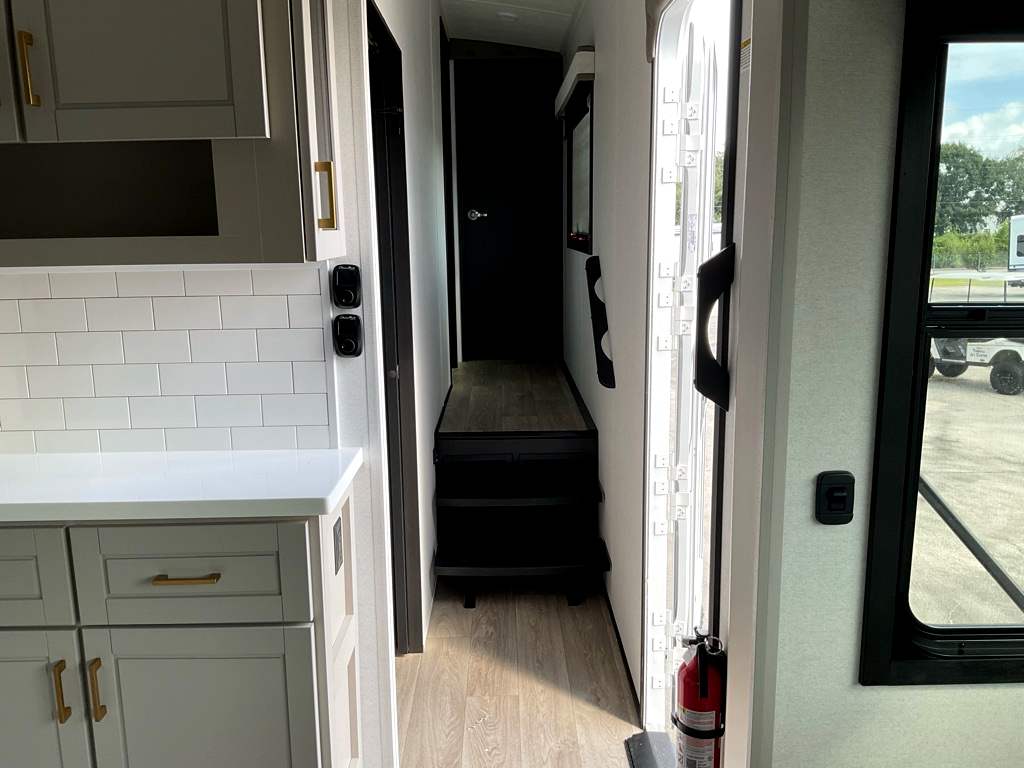 2027 JAYCO NORTH POINT 361RLBH - Image 22
