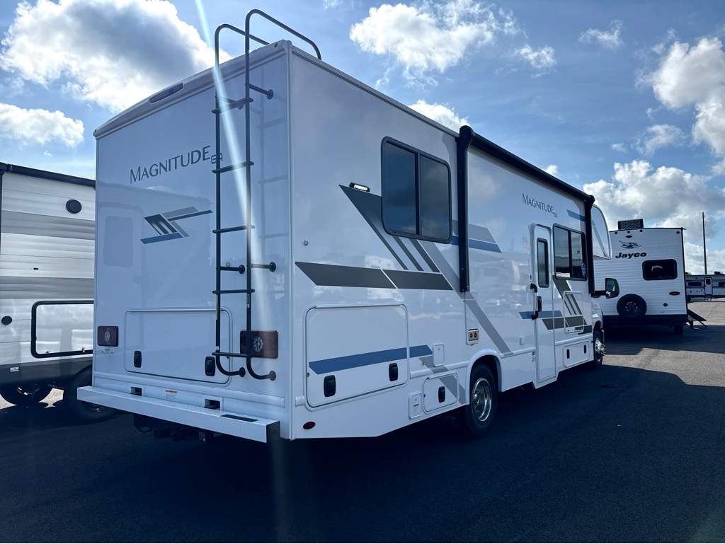 2027 THOR MOTOR COACH MAGNITUDE GA28 - Image 4