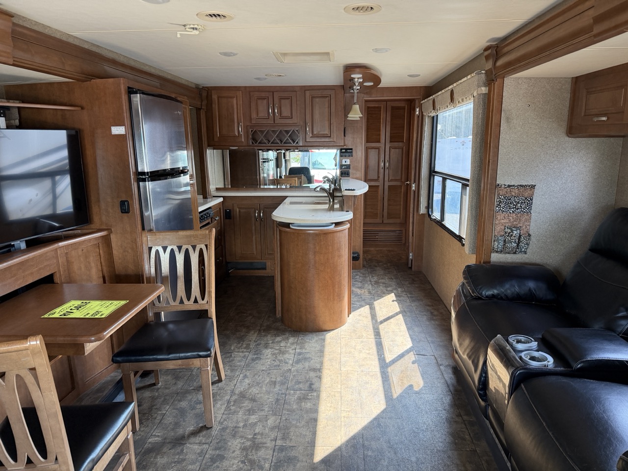 2014 Thor Motor Coach Challenger 37GT - Image 5