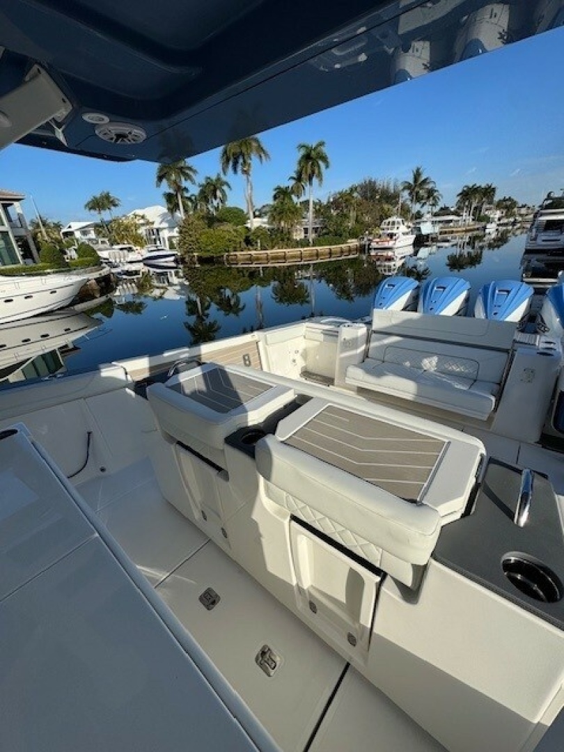 2023 PURSUIT S 428 Sport Base - Image 16
