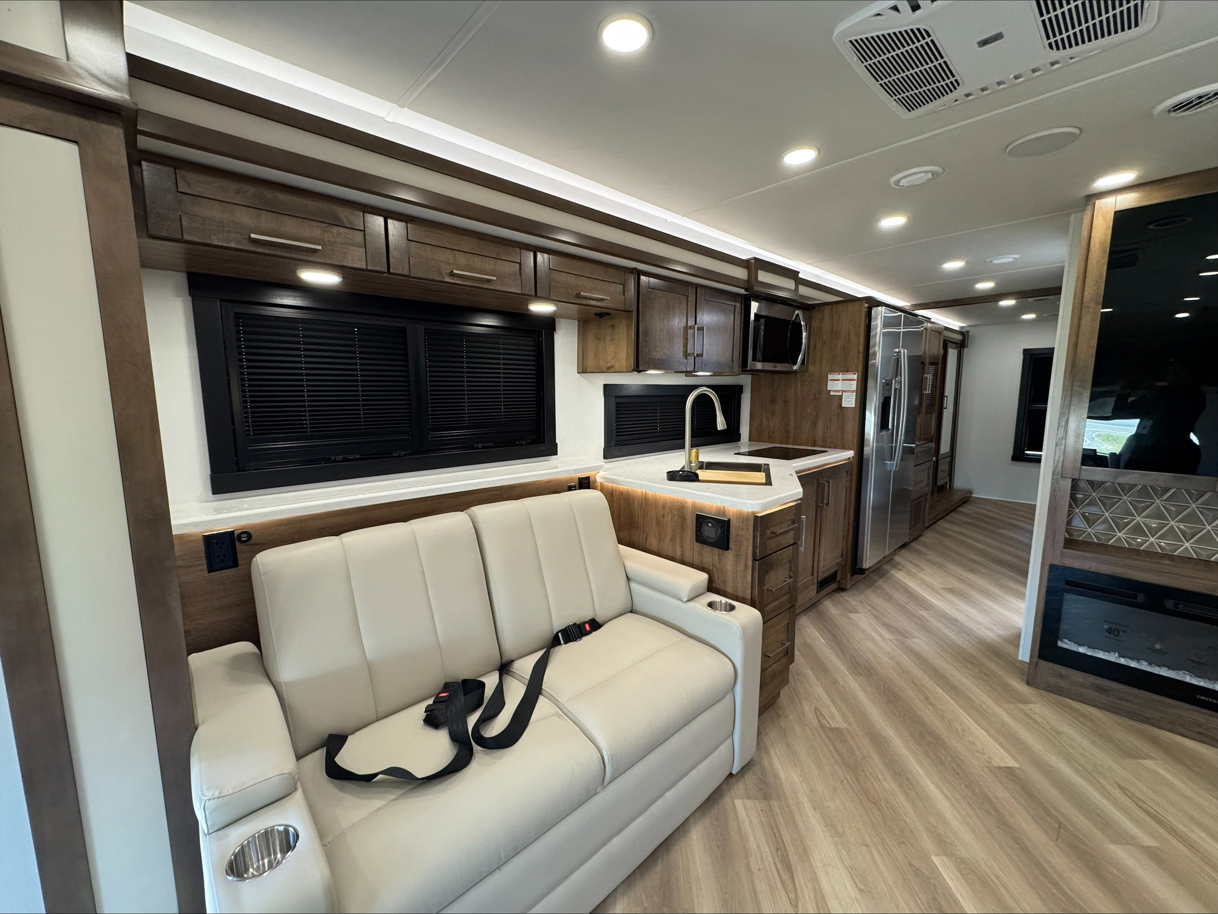 2026 JAYCO SENECA 37M - Image 11