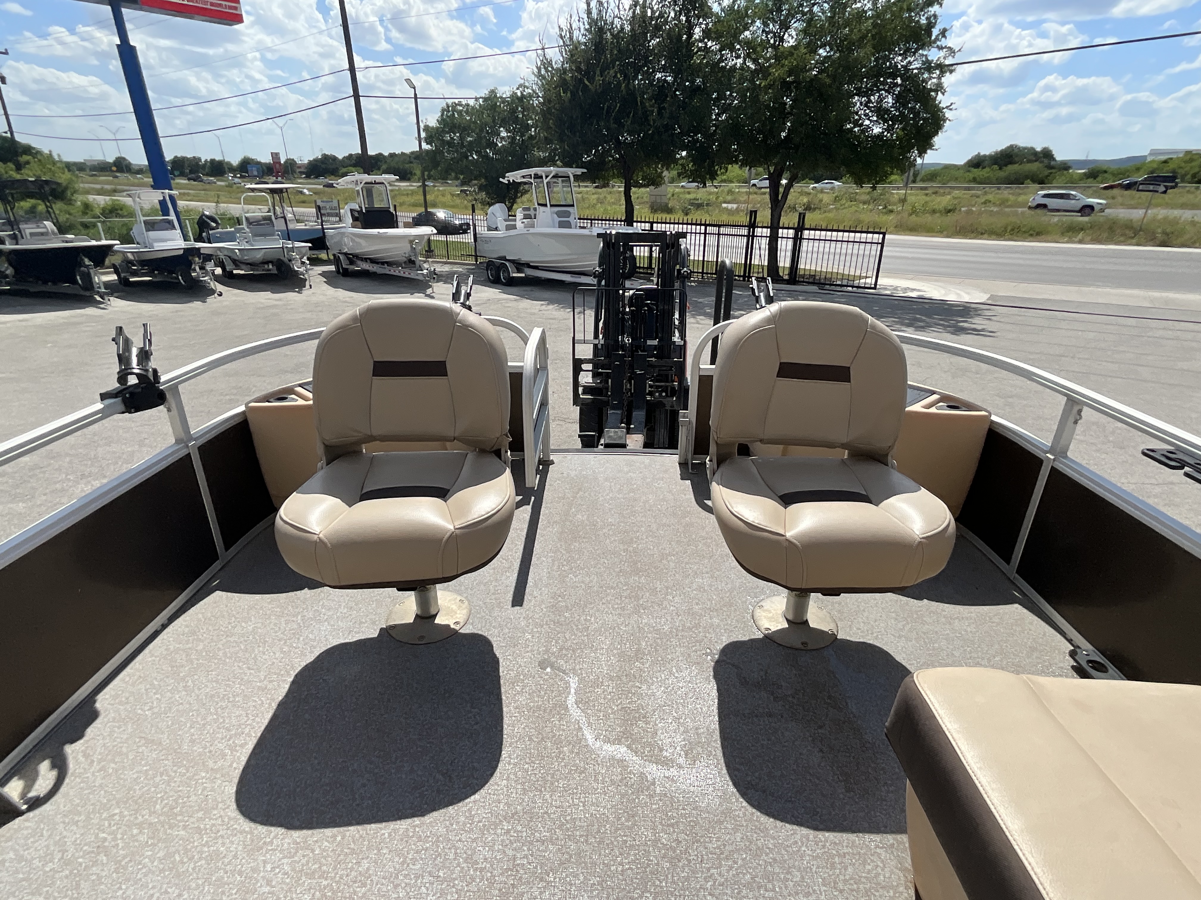 2018 TRACKER 2018 PARTY BARGE 24 XP3 - Image 15
