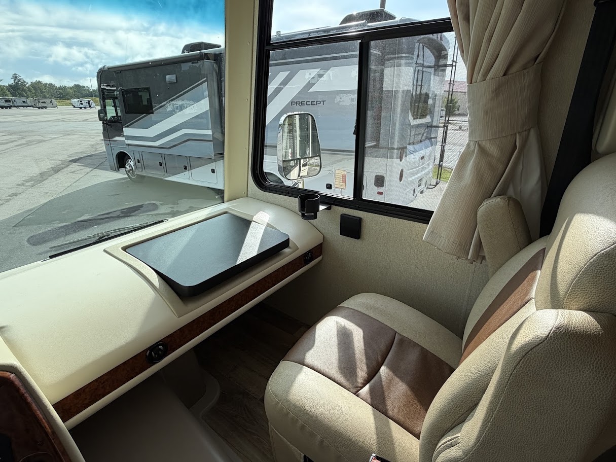2019 COACHMEN PURSUIT 31BH - Image 14