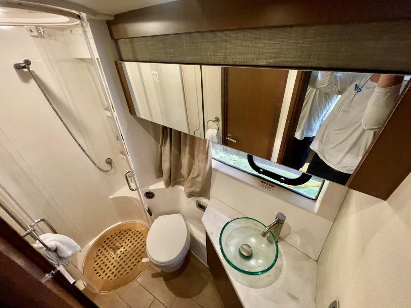 2017 Sea Ray 400 Sundancer - Image 56
