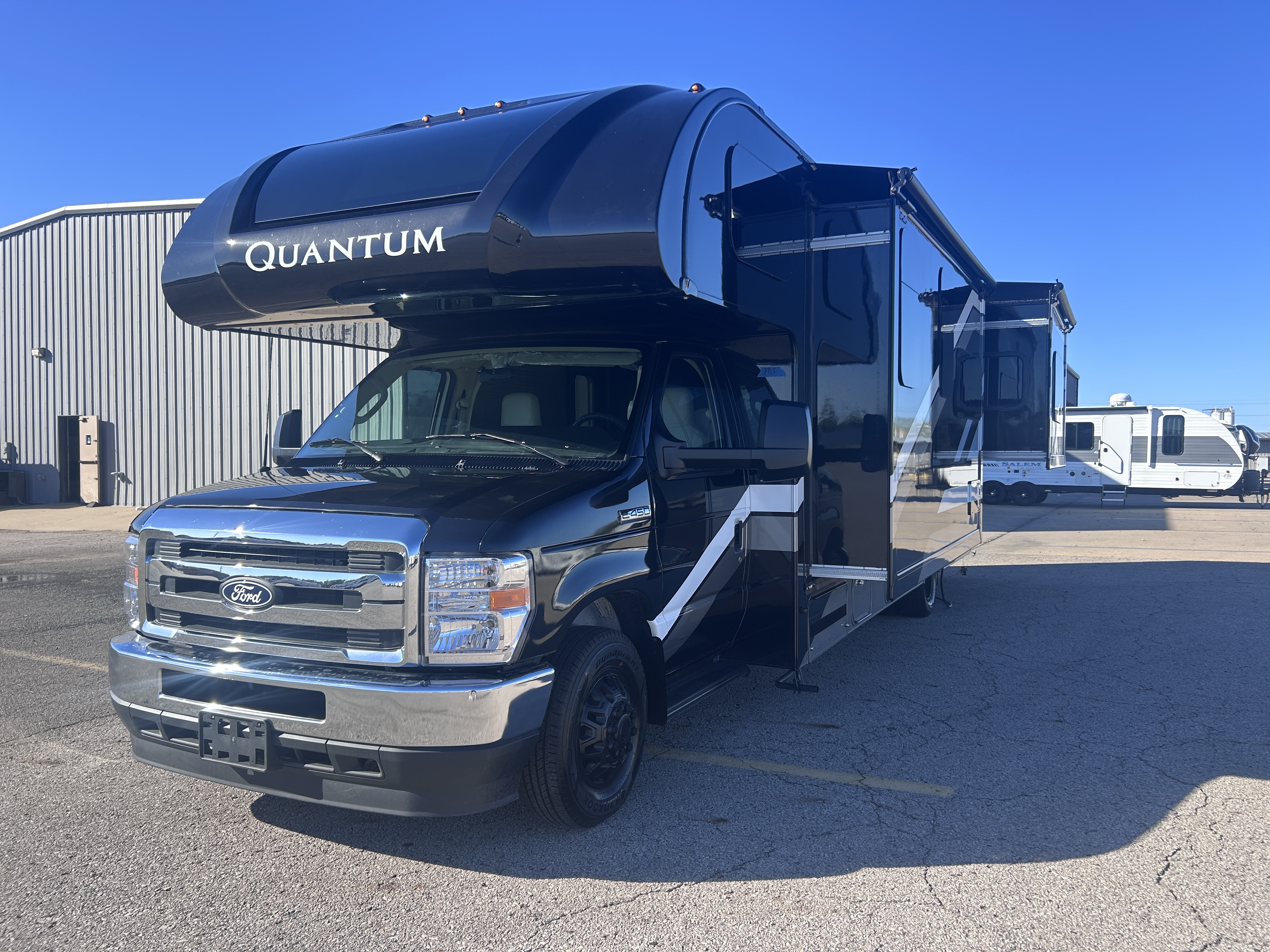 2027 Thor Motor Coach QUANTUM KW29 - Image 4