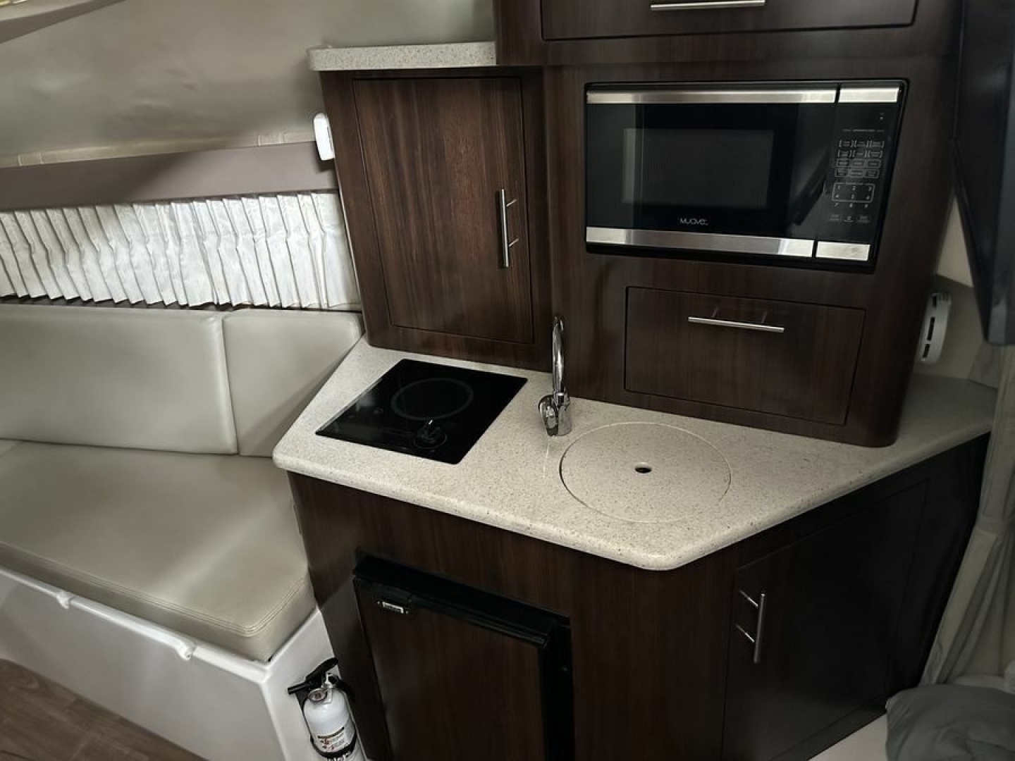 2017 Regal 28 Express - Image 12