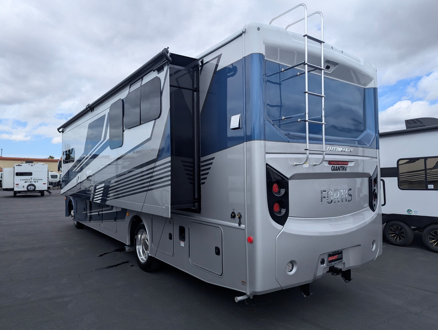 2026 Fleetwood Fortis 32RW - Image 4