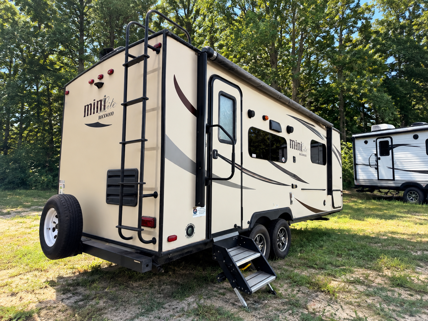 2016 Forest River Rockwood Mini Lite 2109S - Image 3