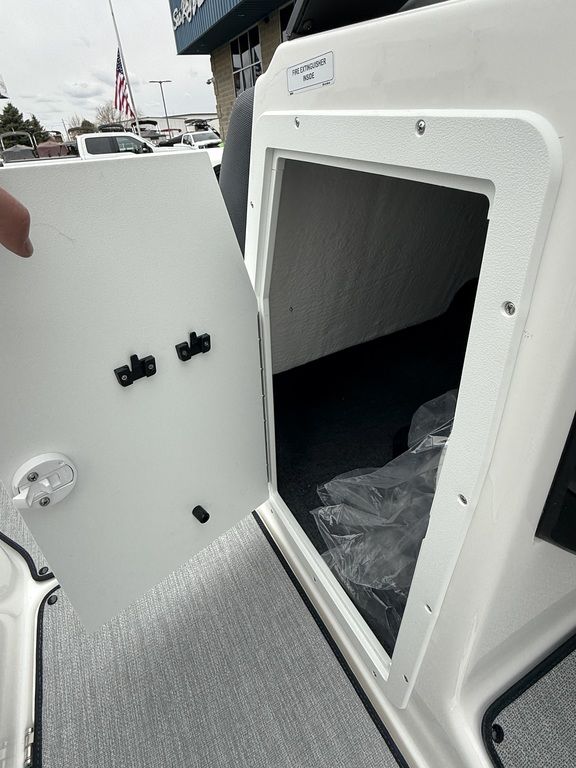 2025 Yamaha Boats AR195 - Image 16