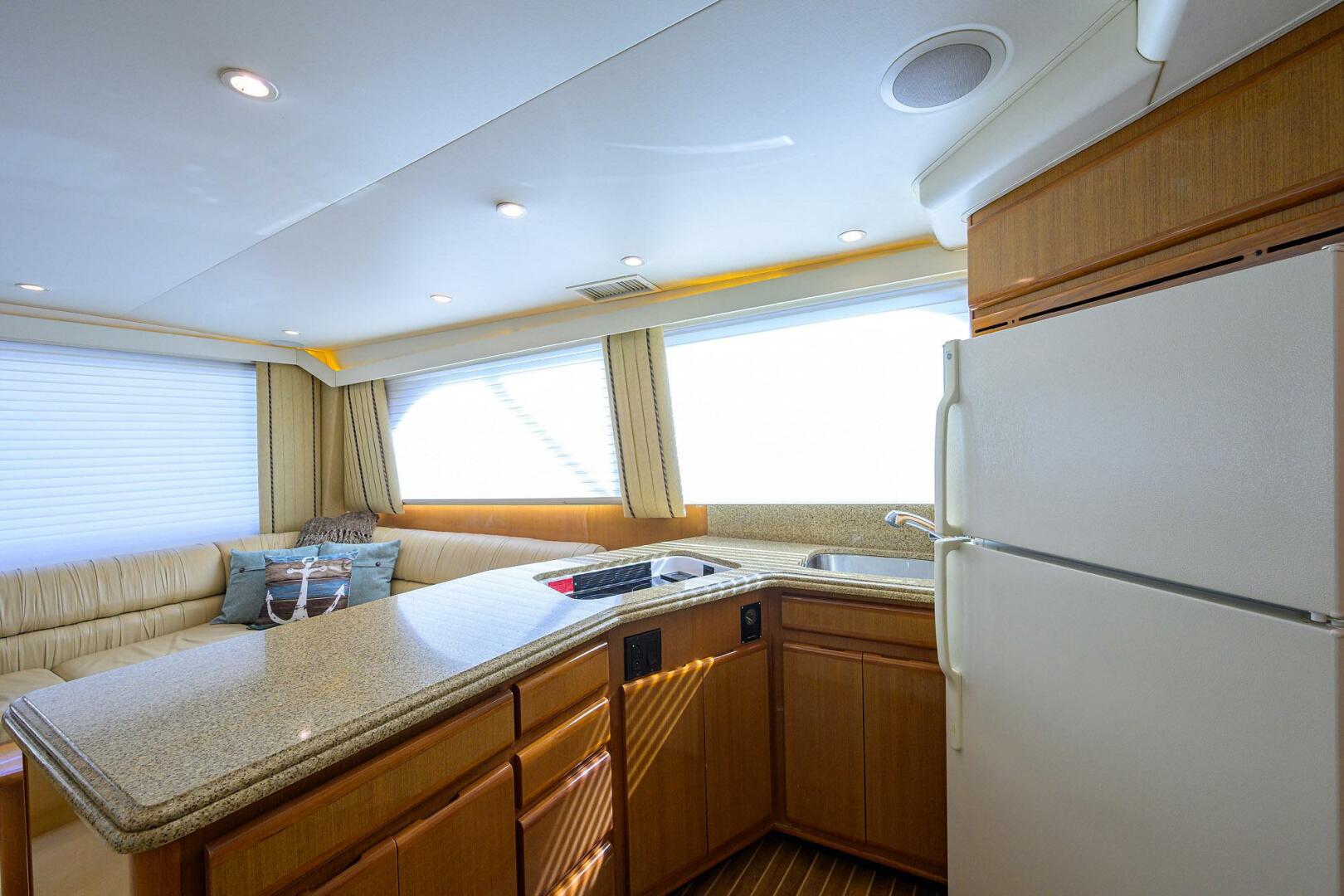 2000 Viking 50 Convertible - Image 13