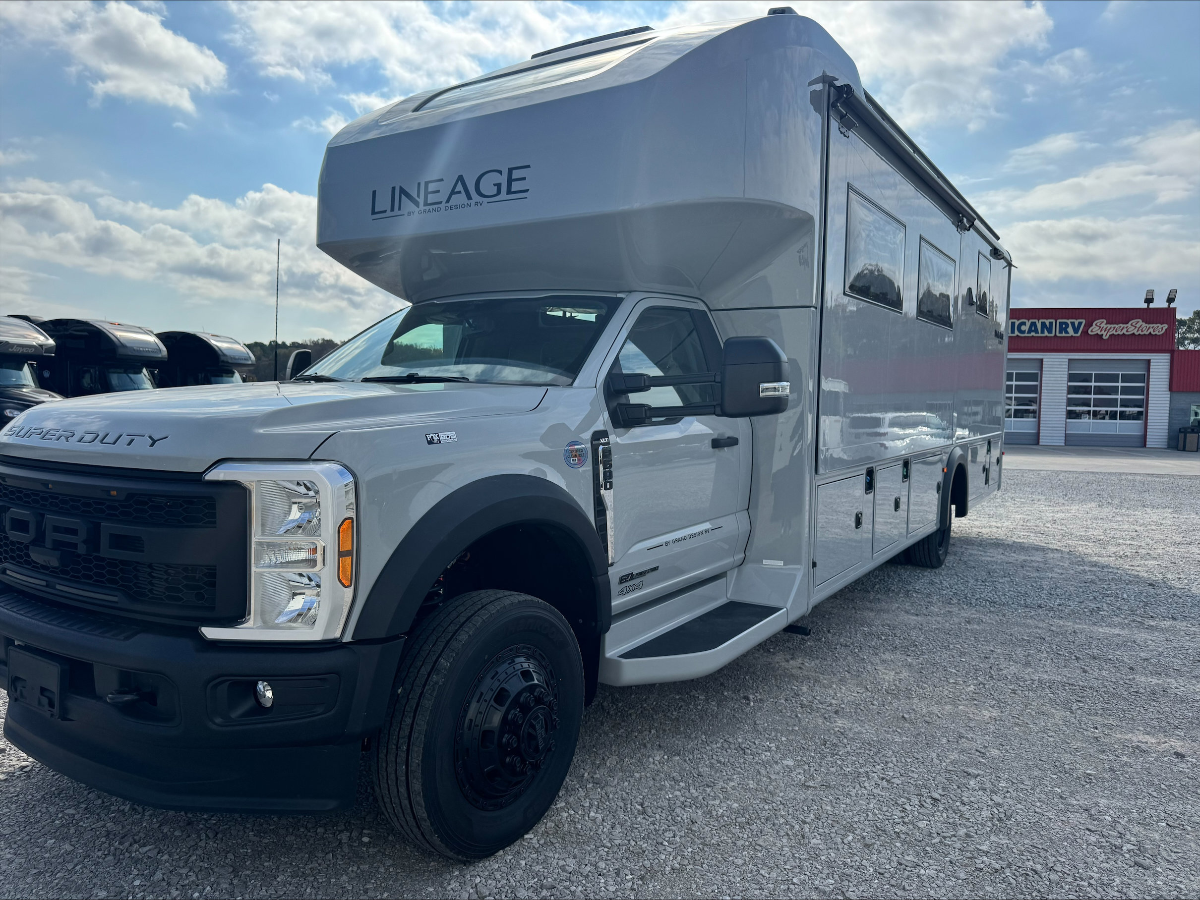 2026 GRAND DESIGN LINEAGE SERIES F 31ZW - Image 3