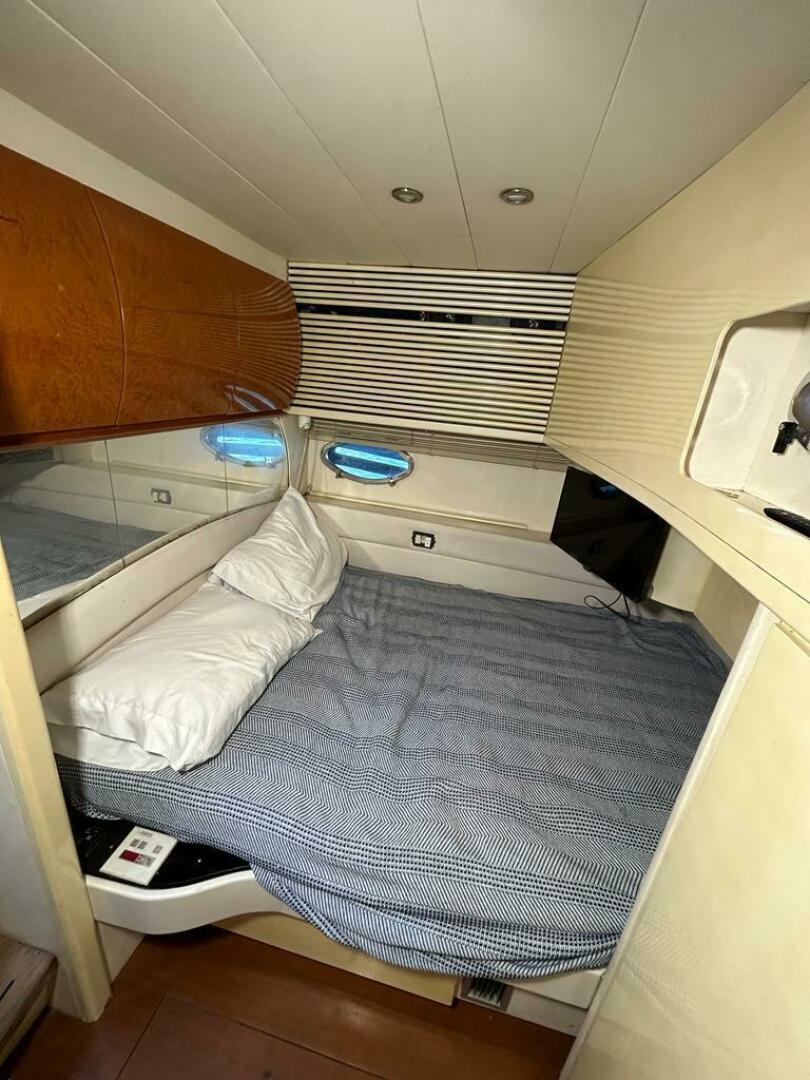 1999 Pershing 54 - Image 33