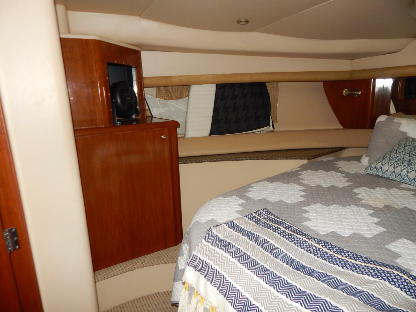 2005 Meridian 408 Motor Yacht - Image 4