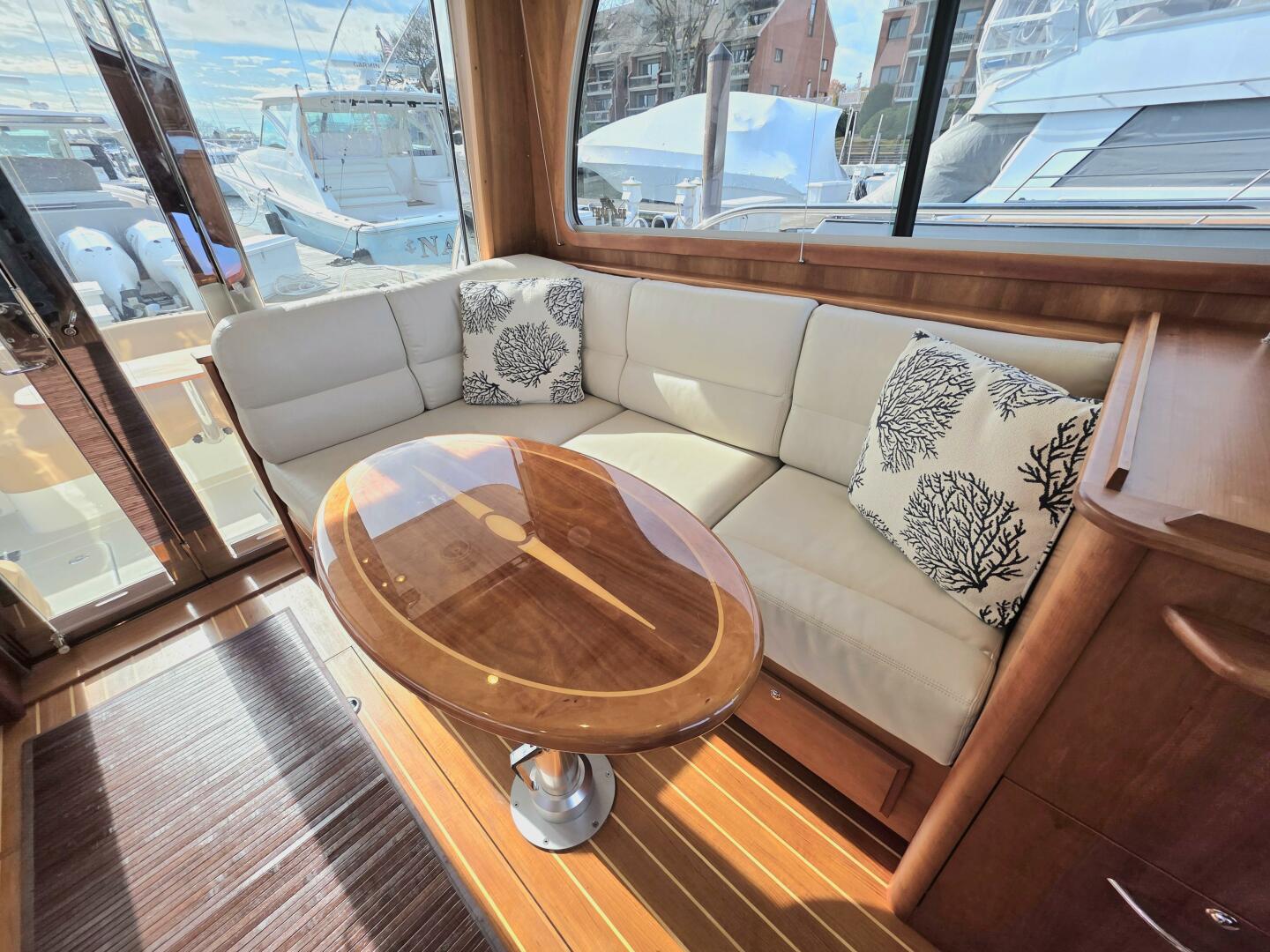 2017 Sabre 42 Salon Express - Image 14
