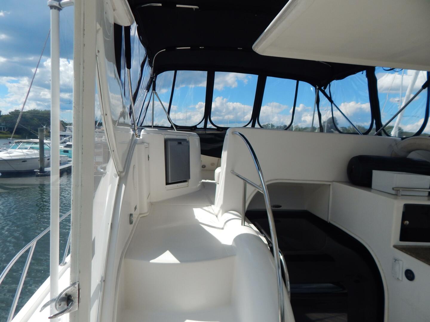2005 Meridian 408 Motor Yacht - Image 25