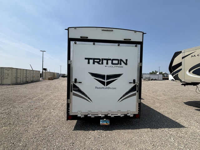 2018 Dutchmen Voltage Triton 3551 - Image 12