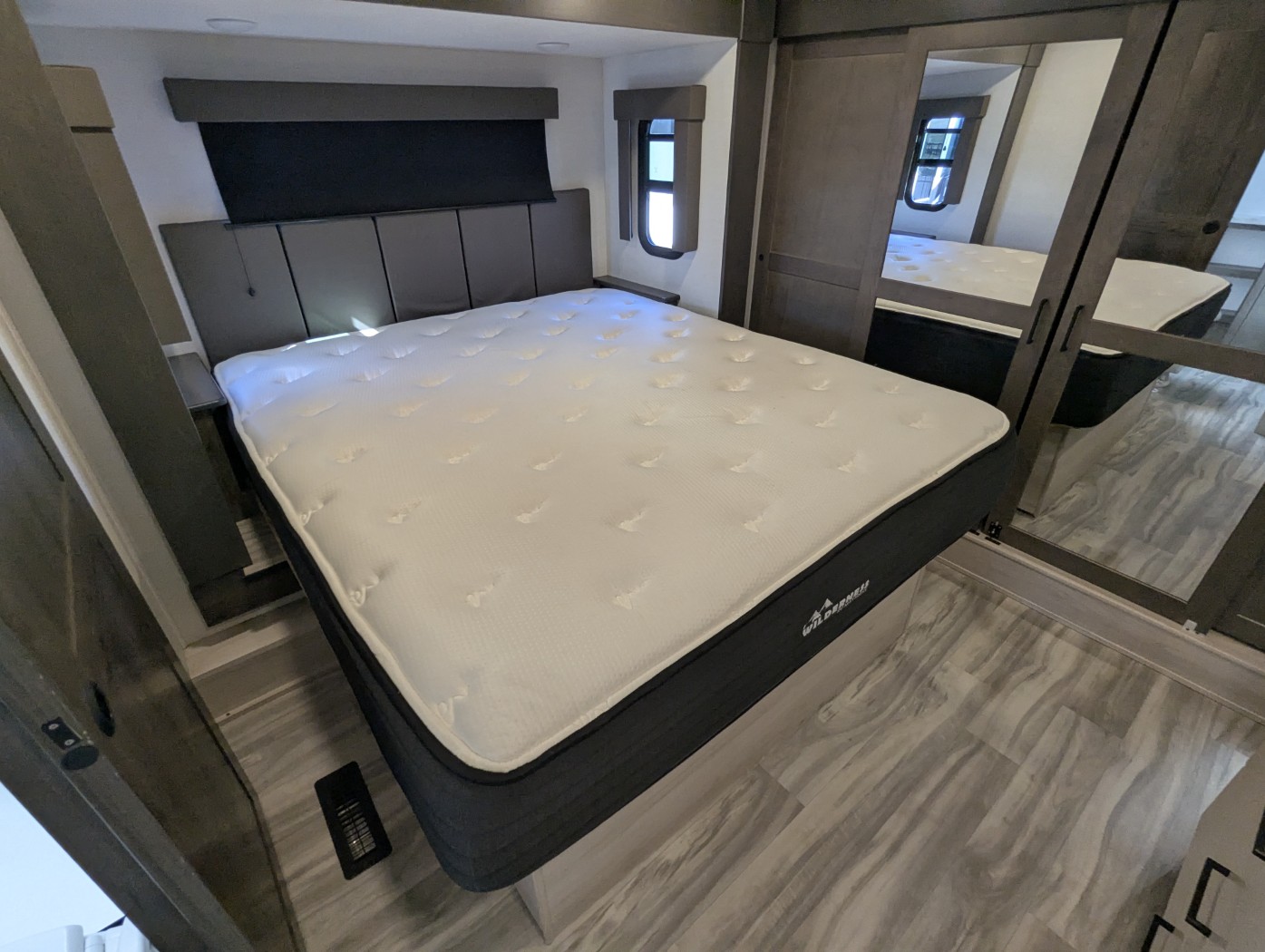 2023 Alliance RV Valor 36V11 - Image 11