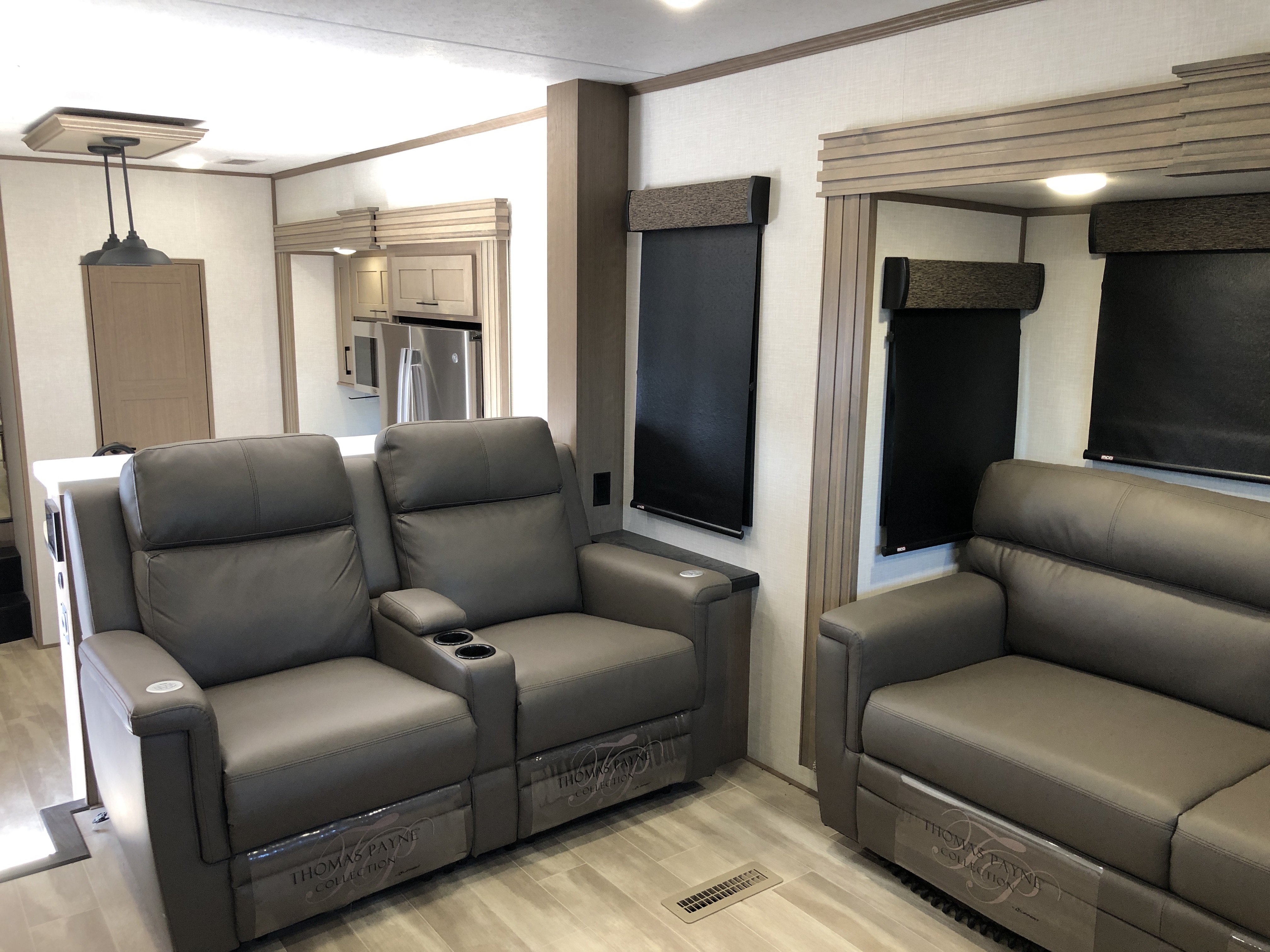 2024 KZ RV Durango Gold G386FLF - Image 16