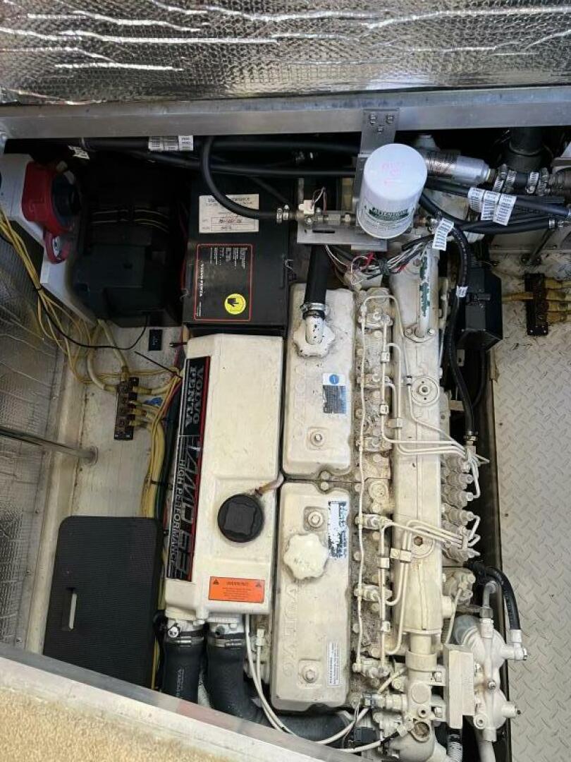 2004 Cruisers Yachts - Image 31