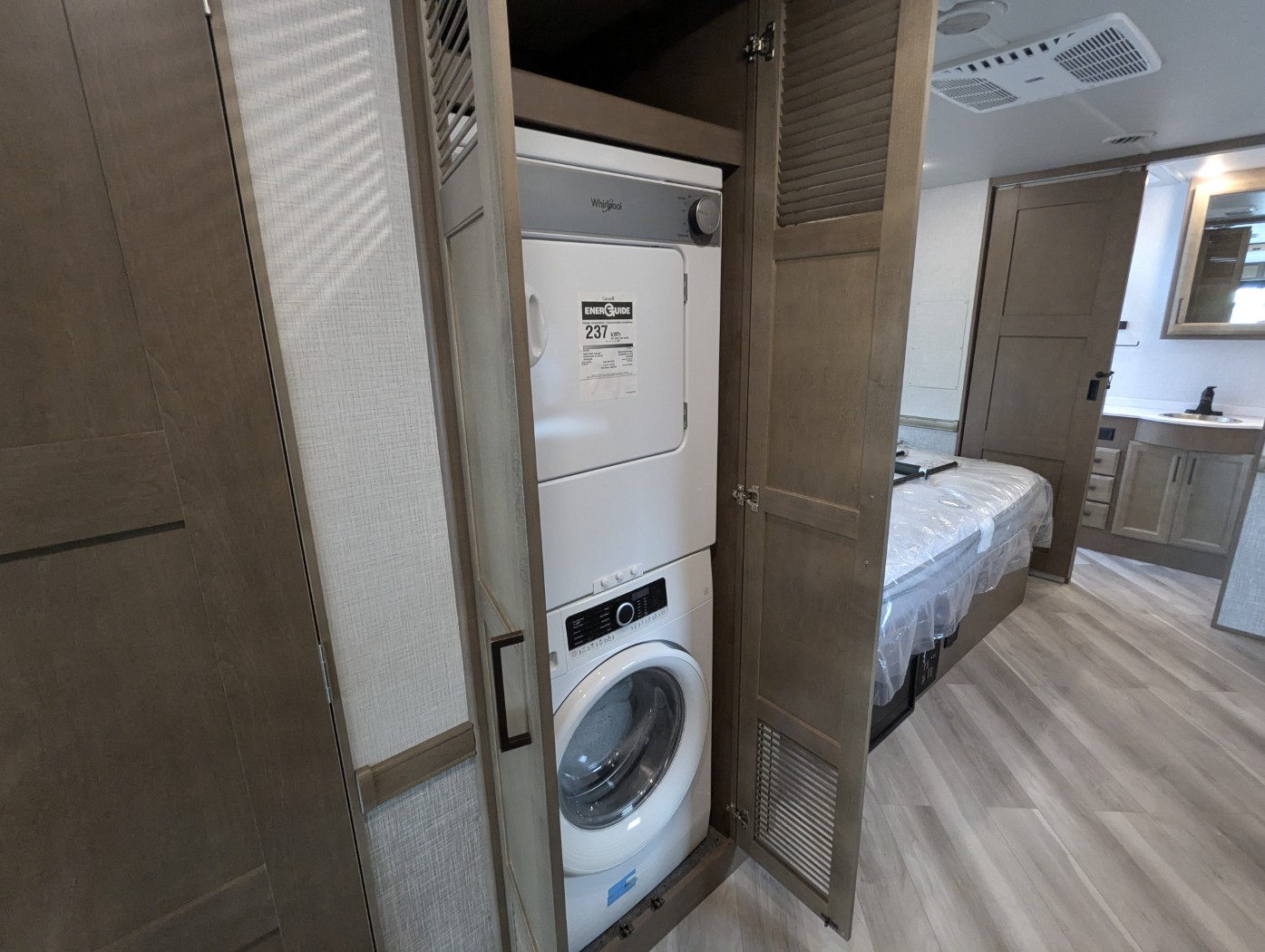 2026 Holiday Rambler Invicta 33HB - Image 21