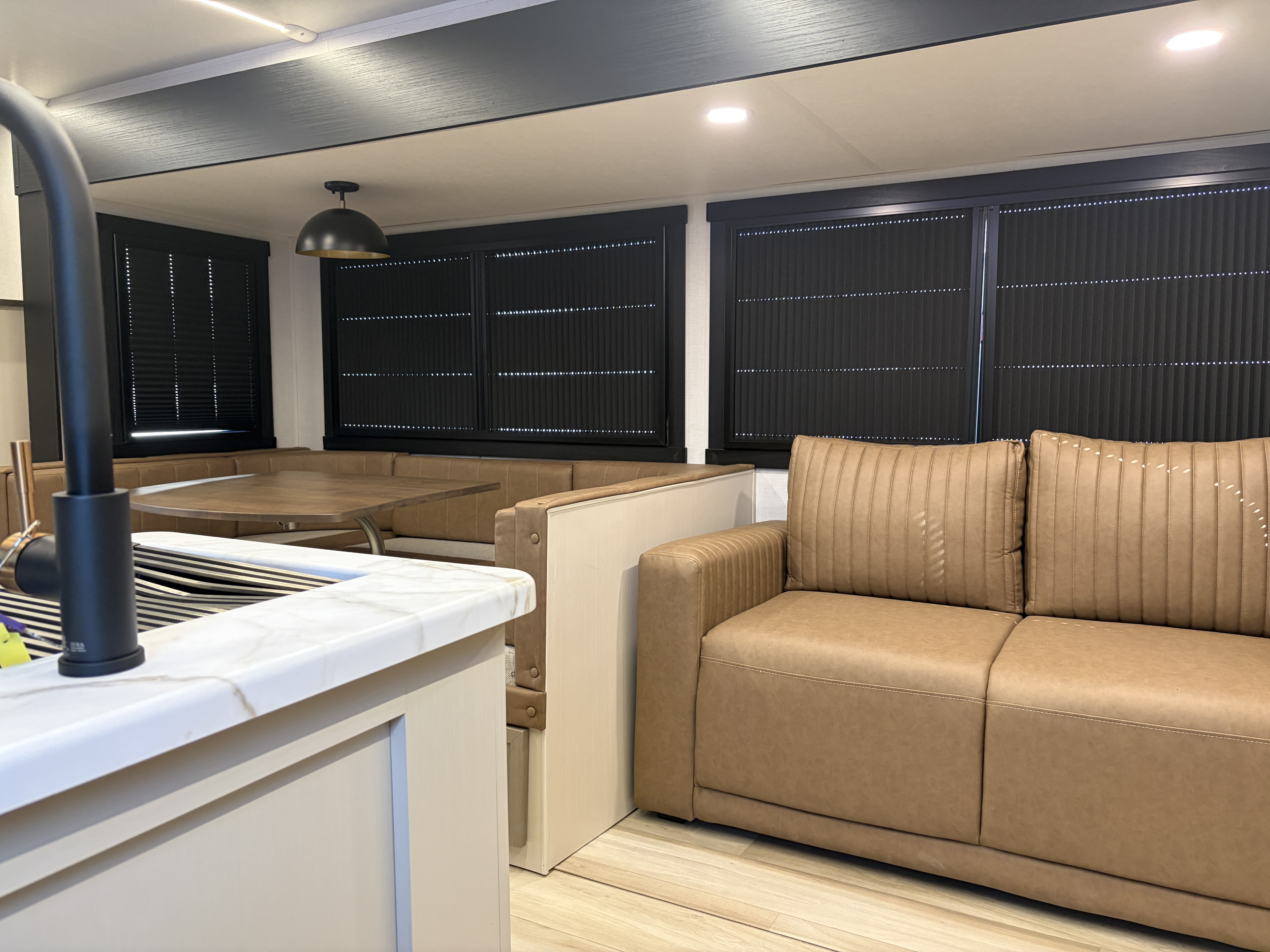 2018 Palomino Columbus Compass 377MBC - Image 1
