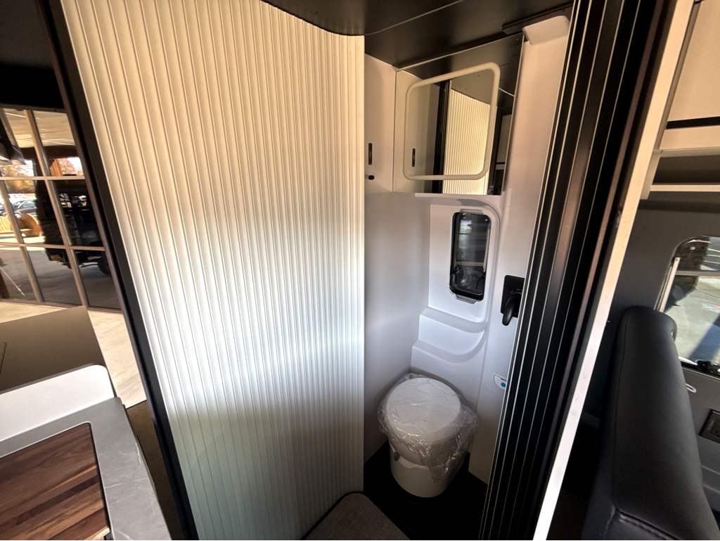 2026 GRAND DESIGN LINEAGE SERIESVT LVT1 - Image 18