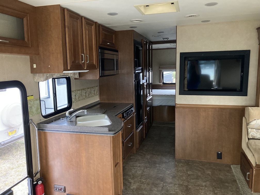 2012 Thor Motor Coach Challenger 32VS - Image 15