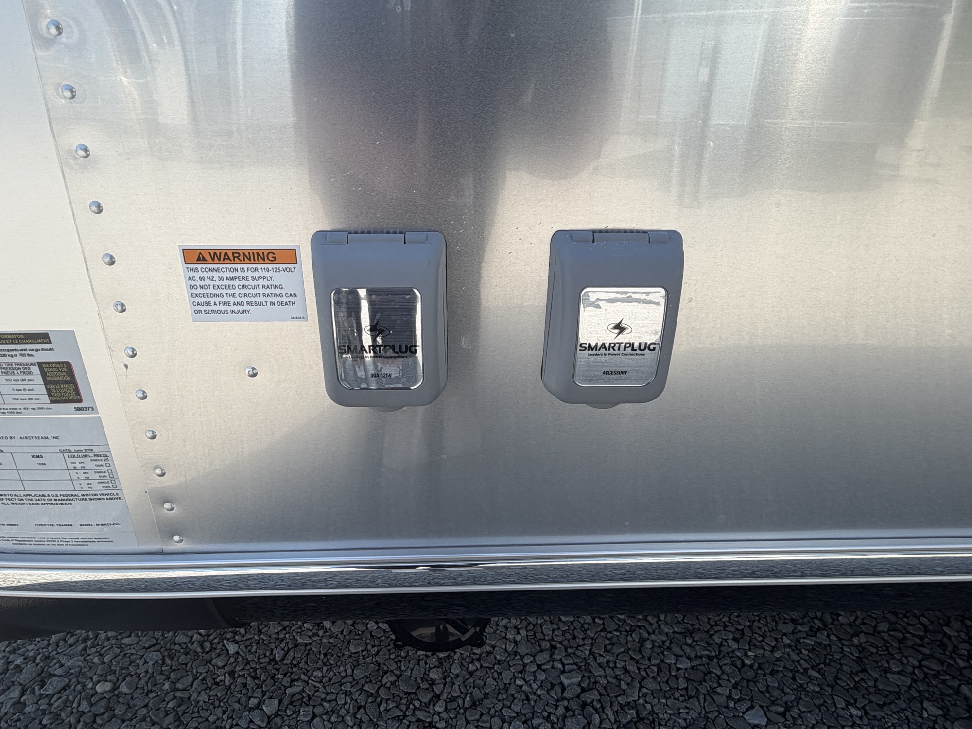 2027 AIRSTREAM CARAVEL 16RB - Image 17