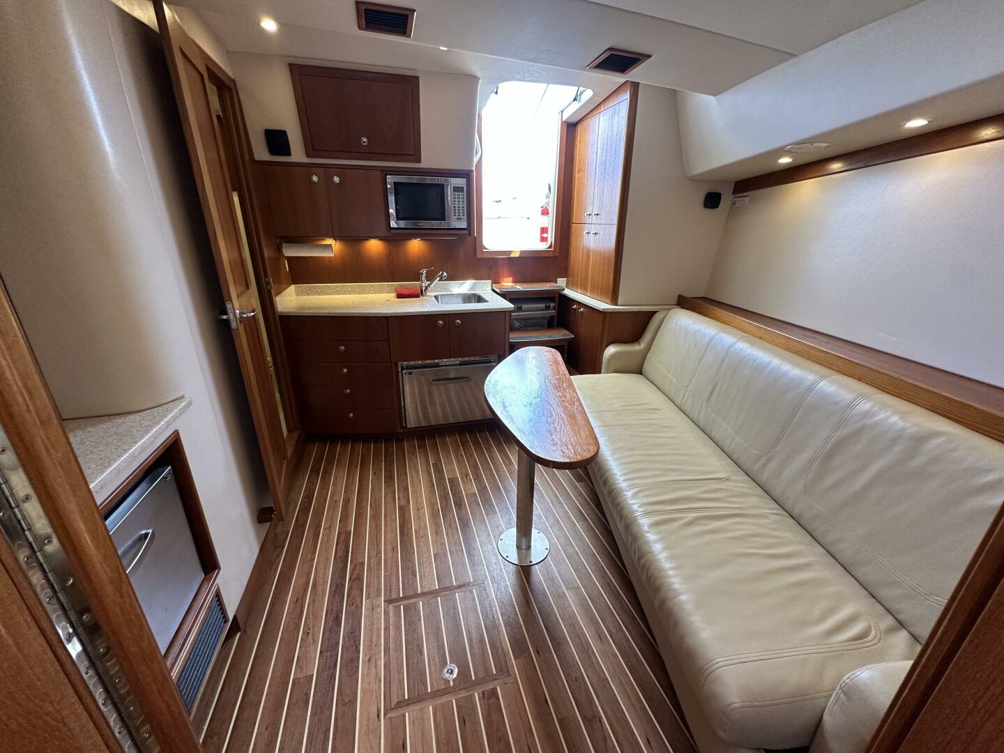 2007 Albemarle 360 Express - Image 11