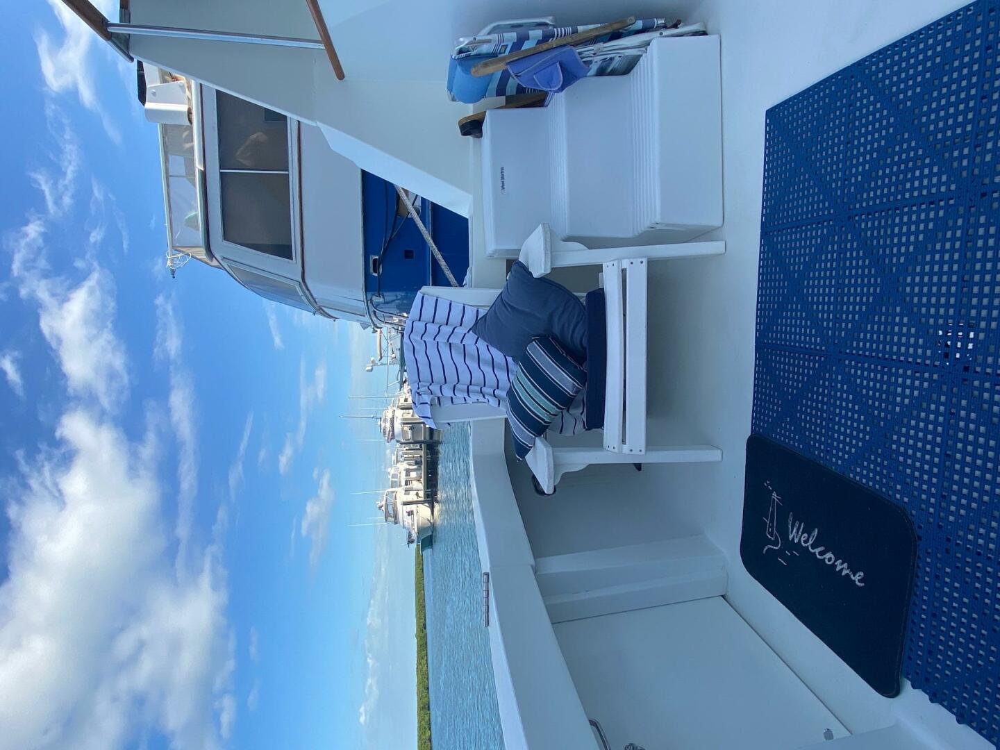 1994 Hatteras 70 Cockpit Motor Yacht - Image 8