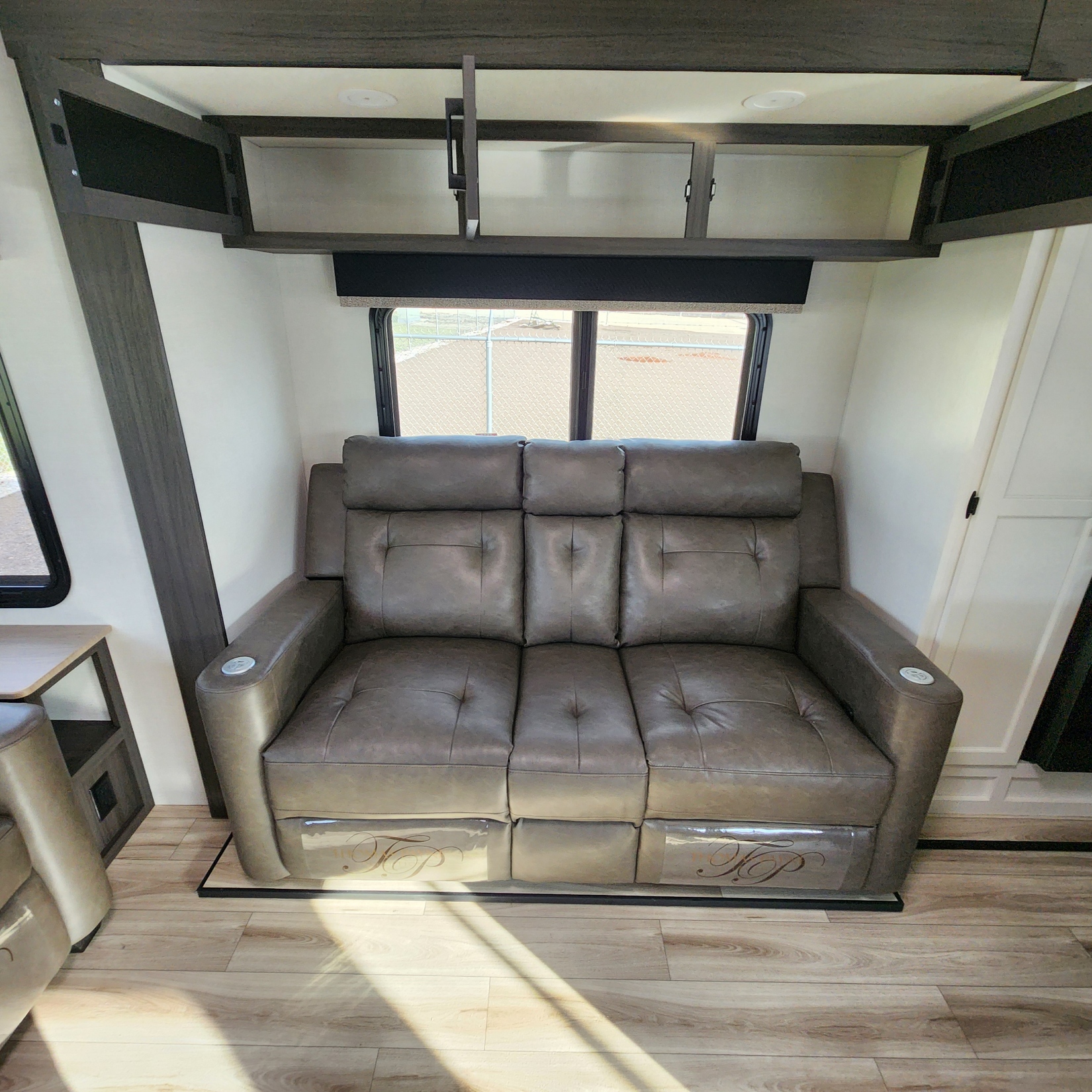 2026 VENTURE RV SPORTTREK 343VIK - Image 24