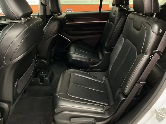 2023 Jeep Grand-Cherokee-L Laredo Altitude 4x4 - Image 20