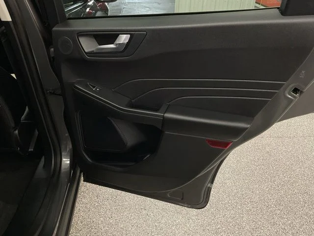 2022 Ford Escape Utility 4D Titanium AWD - Image 25