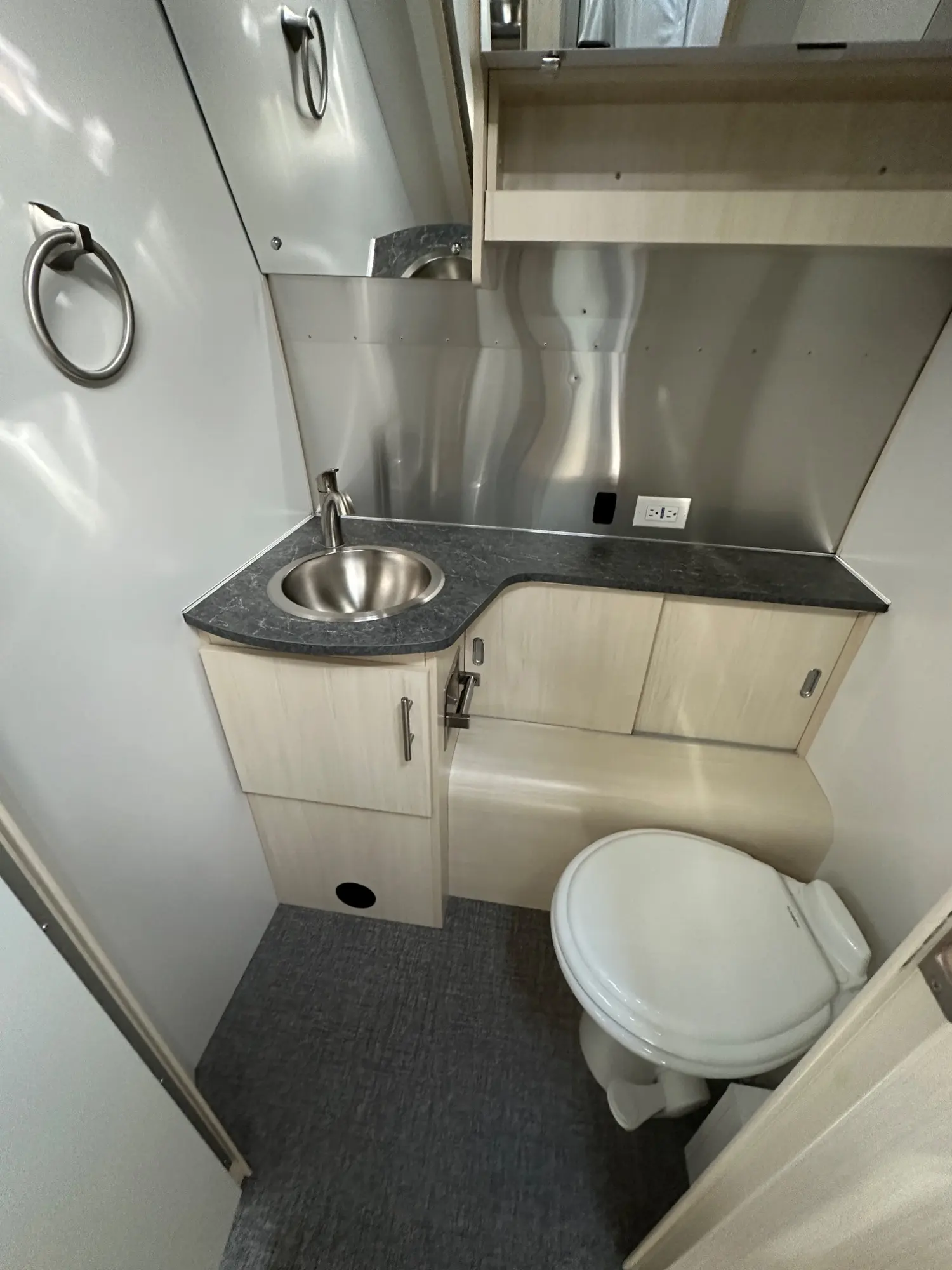 2023 Airstream Flying Cloud 28RBT - Image 13