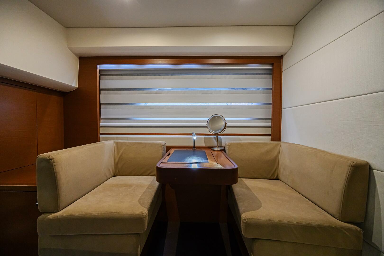 2013 Prestige 550S - Image 25