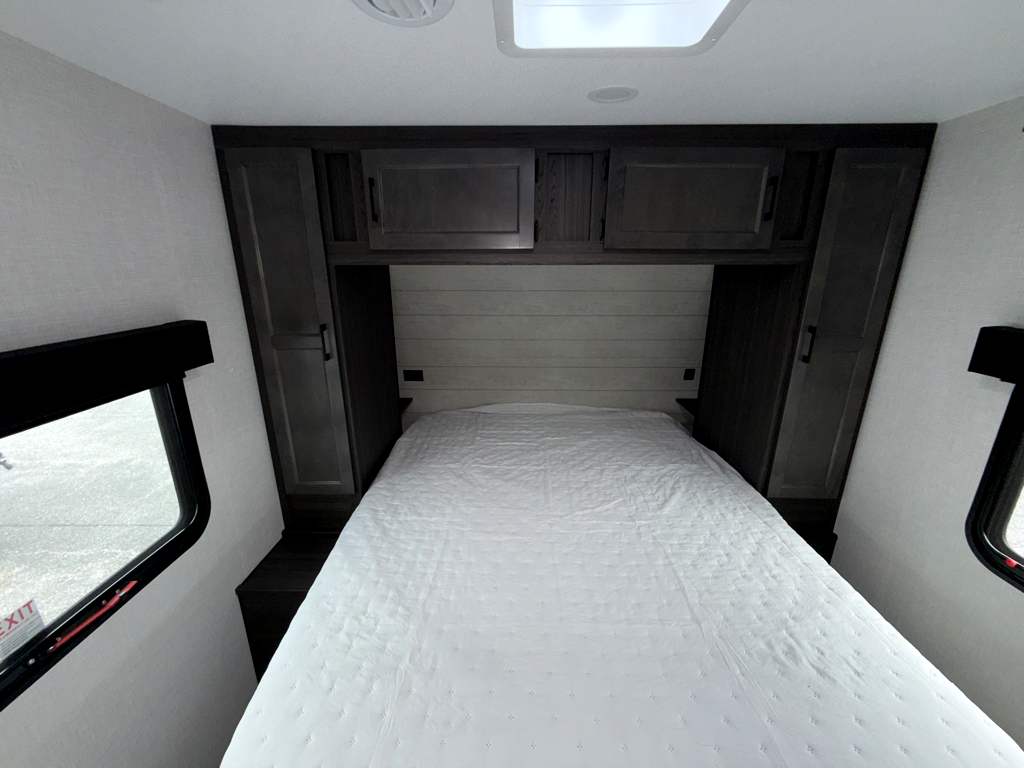2026 VENTURE RV SPORTTREK STINGER 232VRL - Image 25