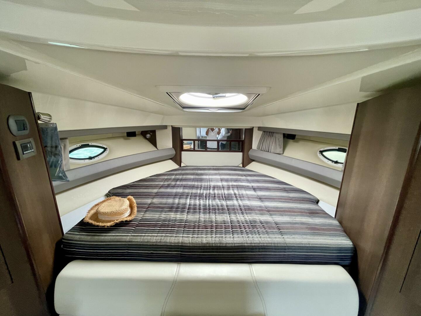 2016 Monterey 335 Sport Yacht - Image 32