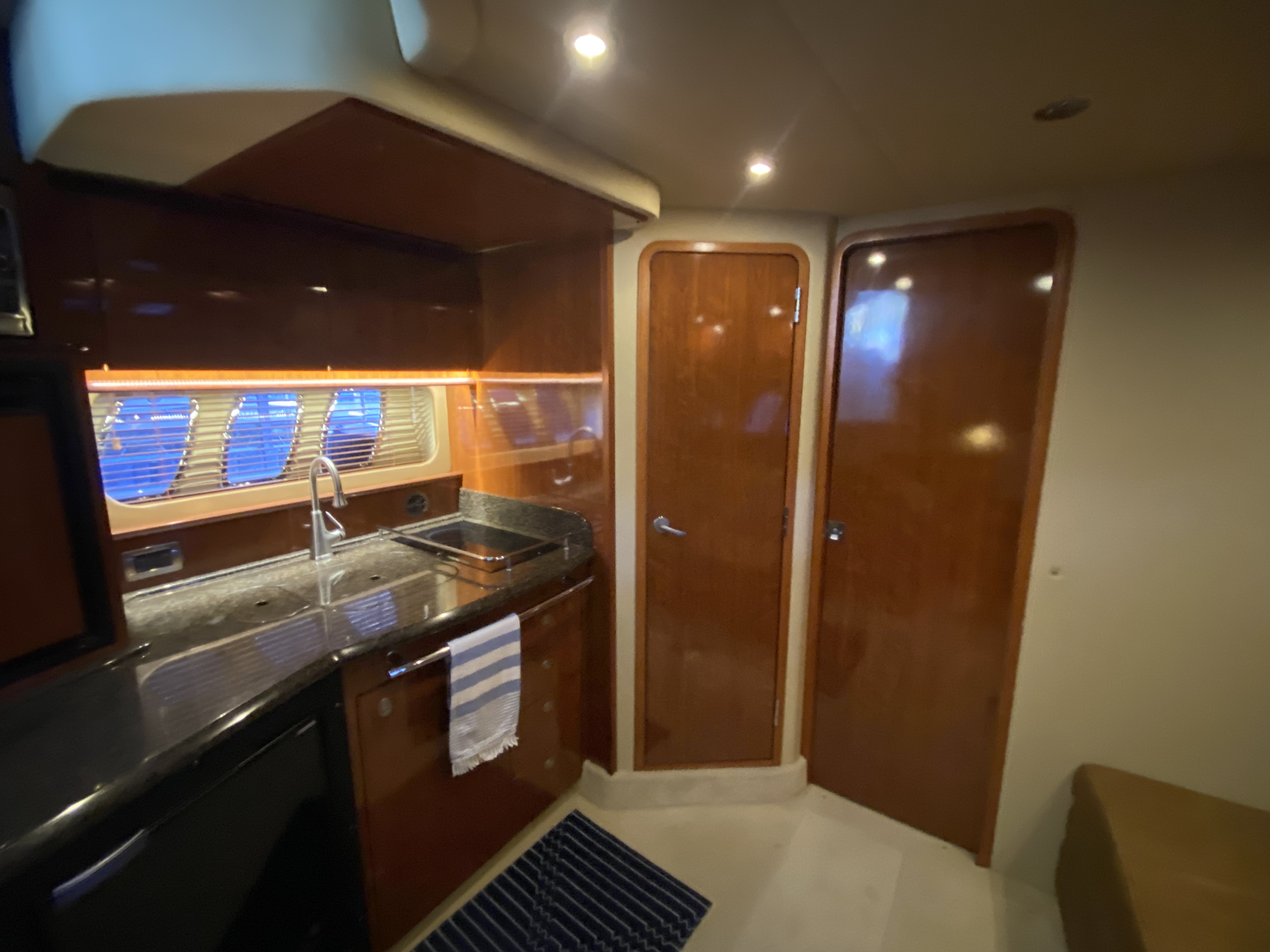 2006 Sea Ray 38 Sundancer - Image 39