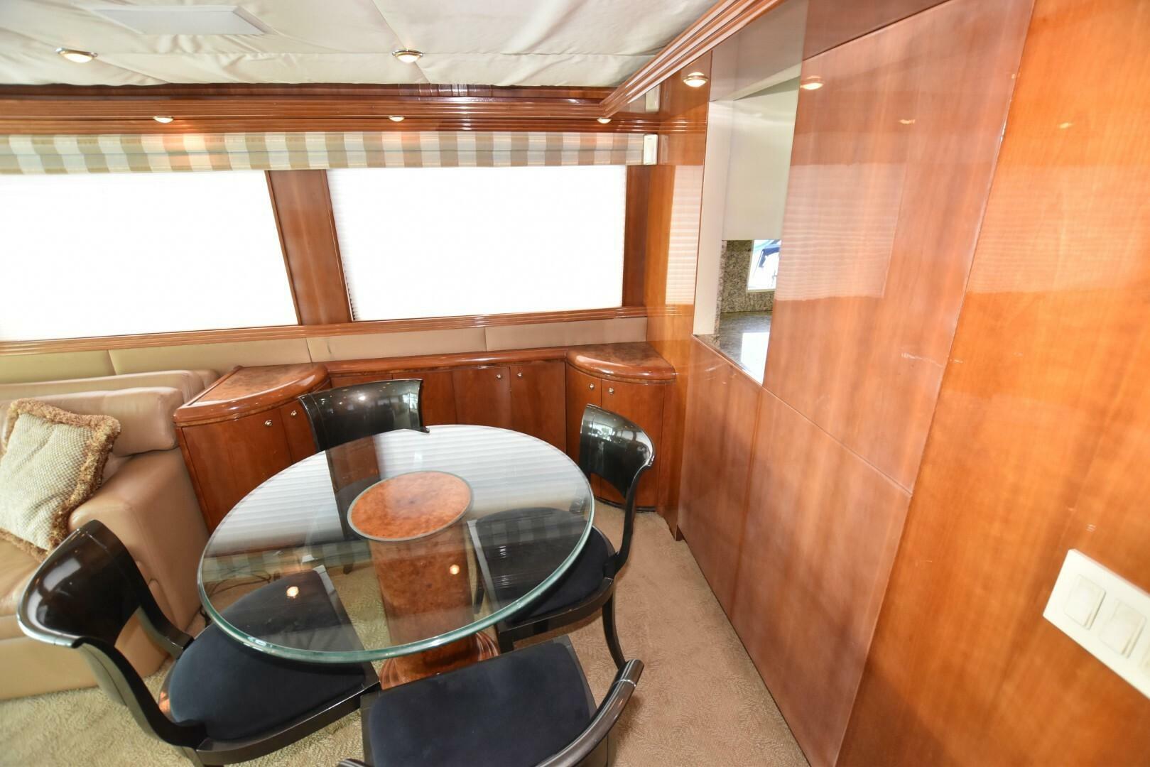 1998 Hatteras 74 Sportdeck - Image 15