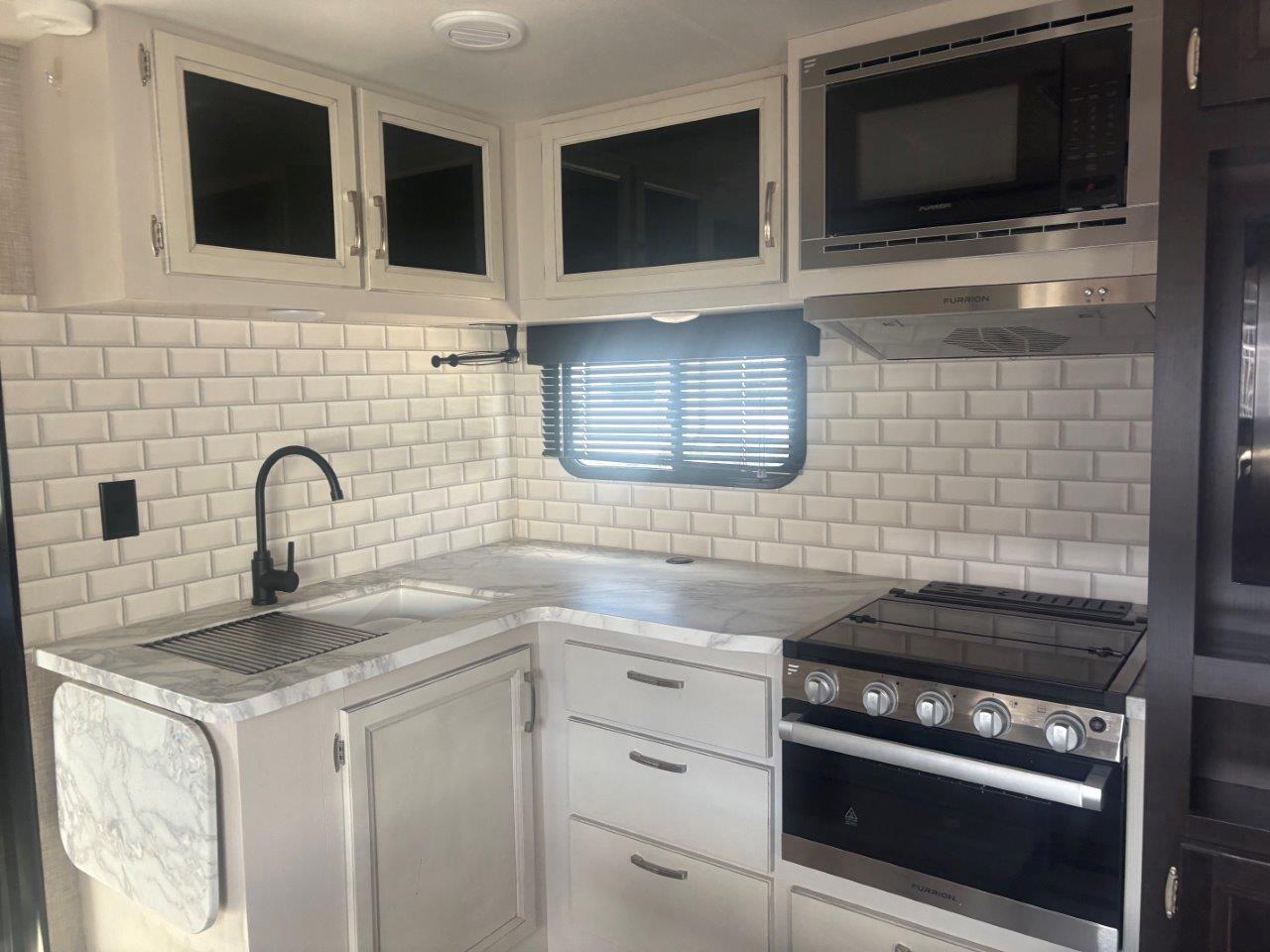 2023 Jayco Jay Feather 24BH - Image 11