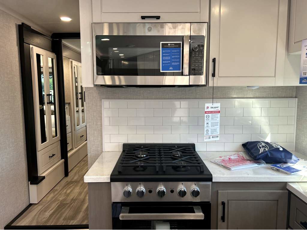 2025 JAYCO SEISMIC 4113 - Image 15